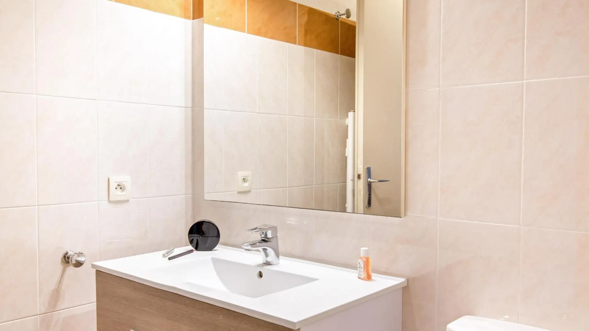 Studio 2 Pers Climatise, Proche Plage Et Commerces, Wifi - Fr-1-466A-24 Saint-Raphael  France